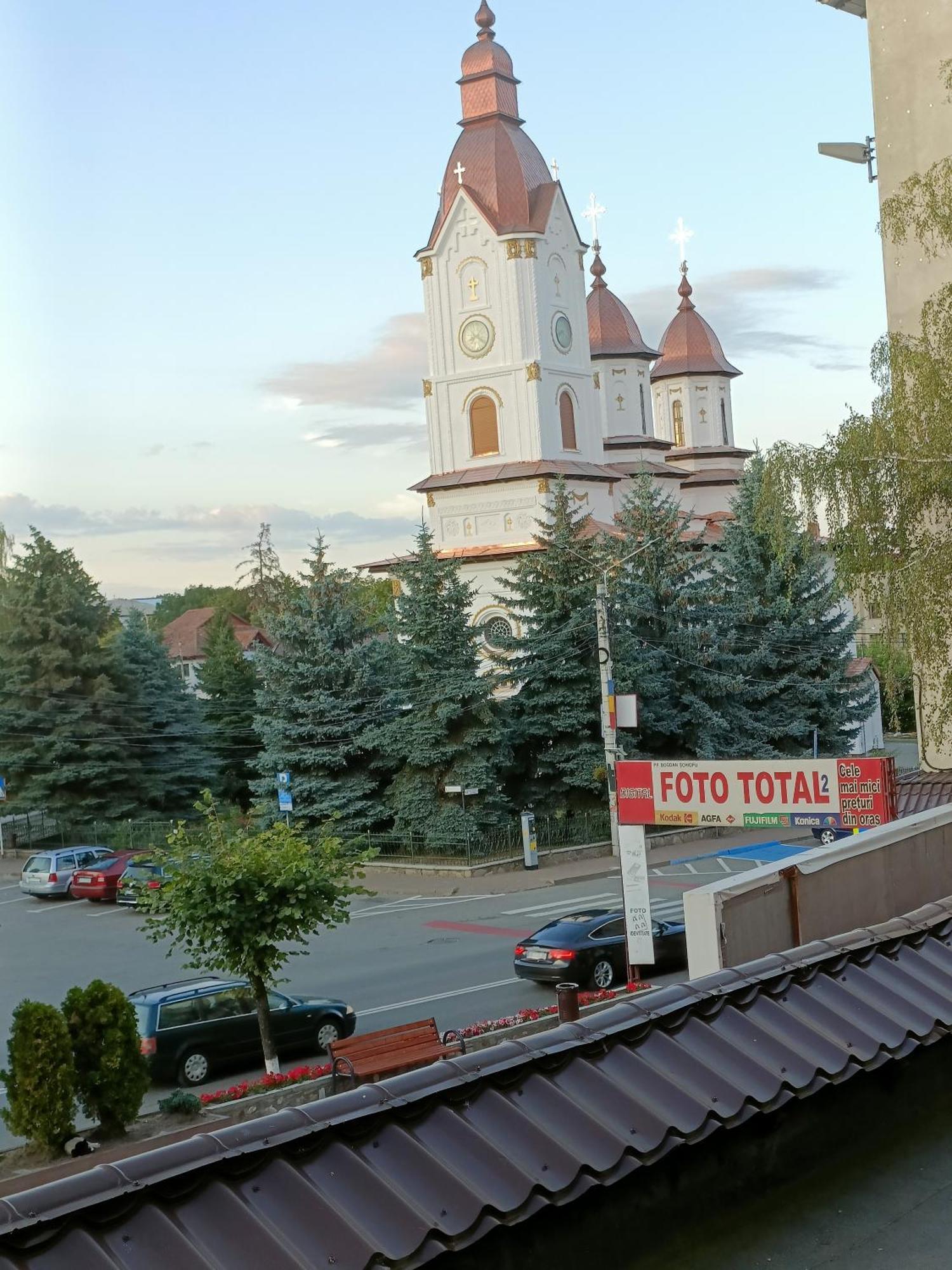 Apartament Manu Tg Neamt Târgu Neamţ Exterior foto